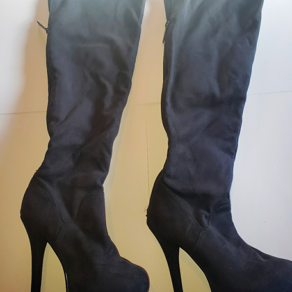 Kim Kardashian knee hi black suede boots